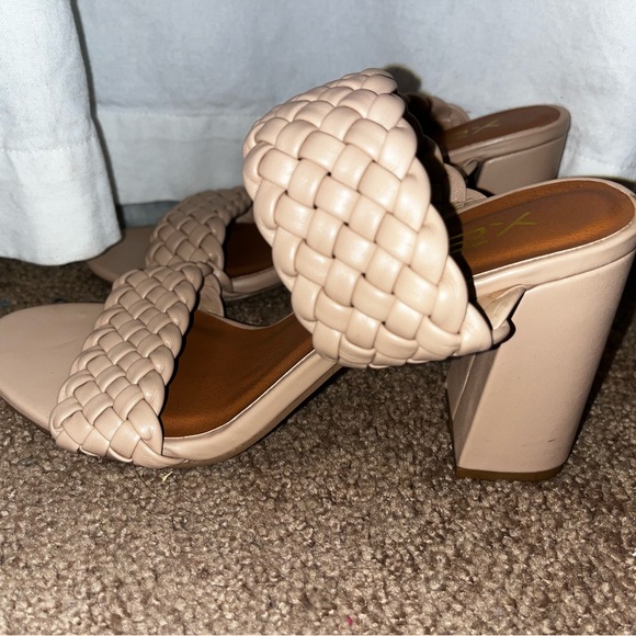 Beige chunky heel sandal - Picture 5 of 8